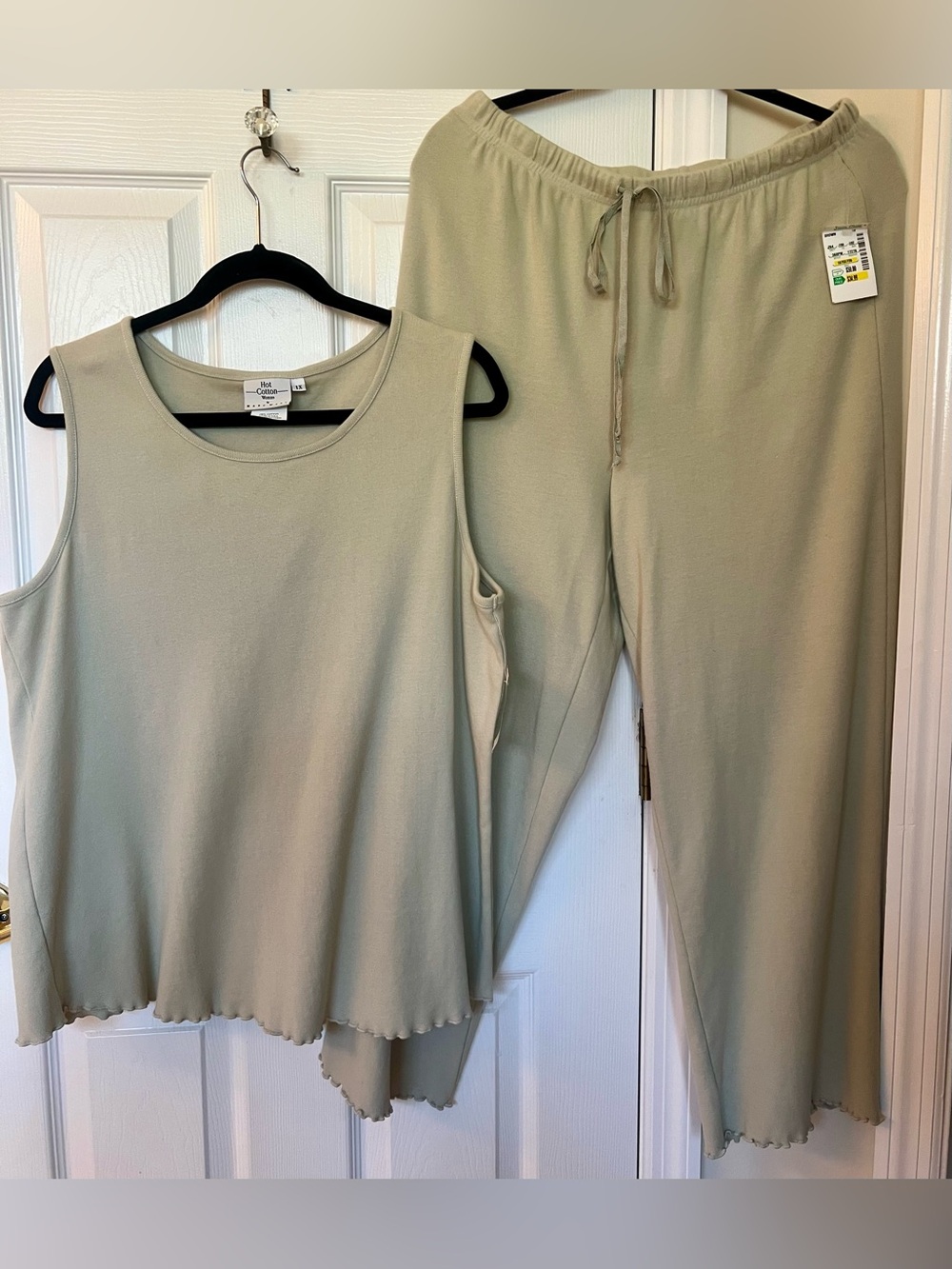 NWT Hot Cotton By Marc Ware 2 Pc Set Tank Top & Pants Scalloped Hems Sage color